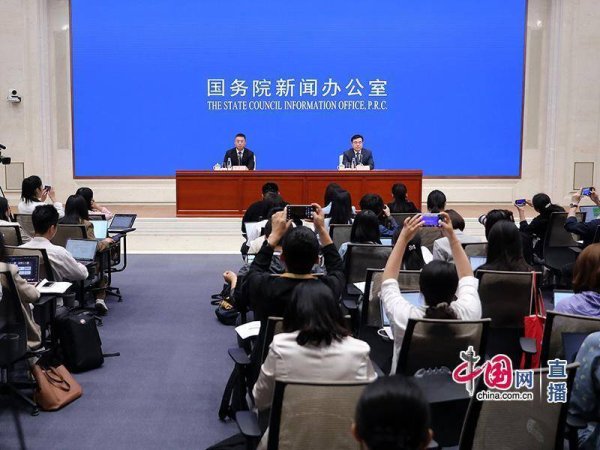 配资网官网 4月份全国城镇调查失业率为5.1%，比上月下降0.1个百分点